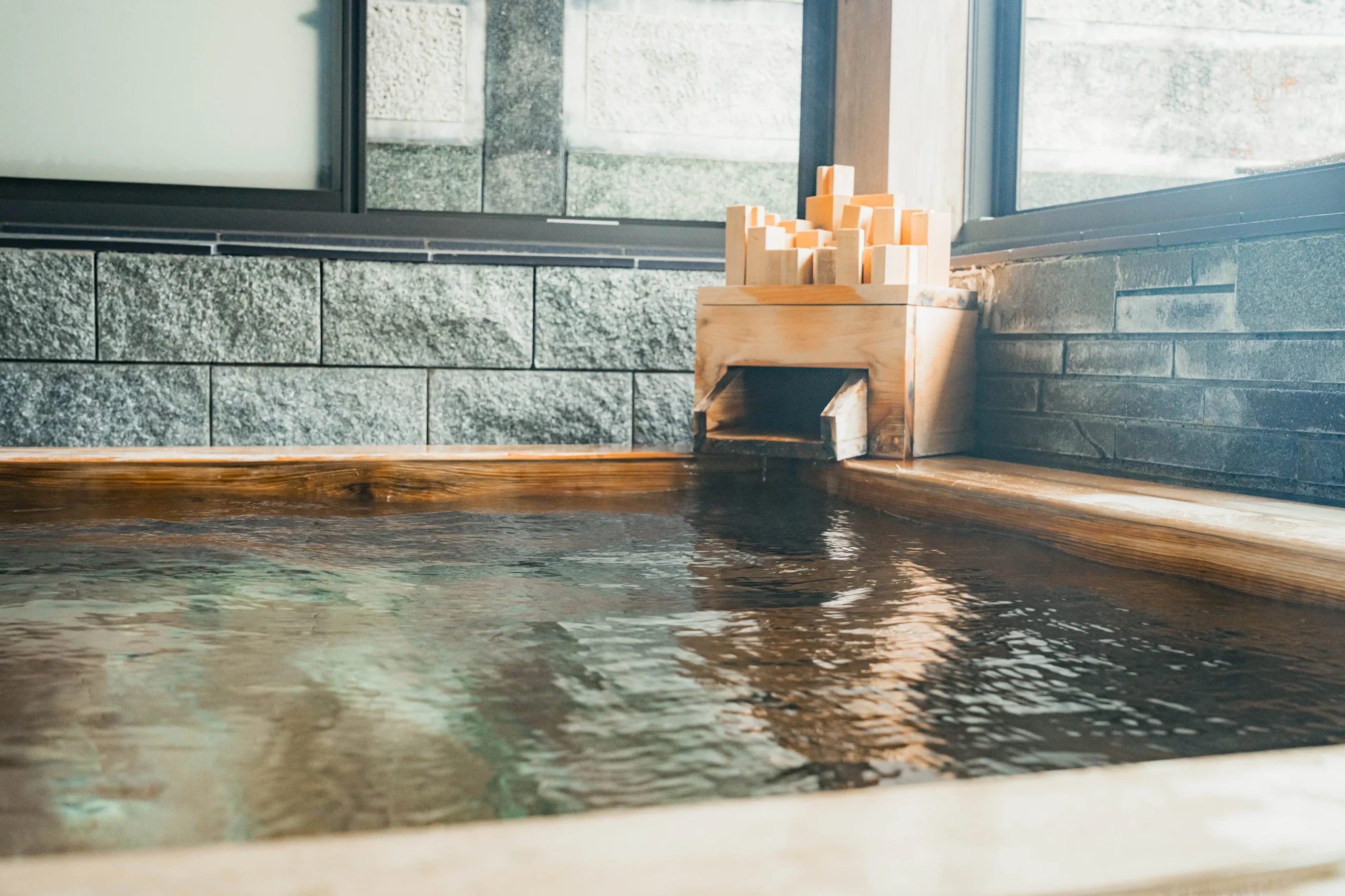 Cypress bath (hinoki-buro) 