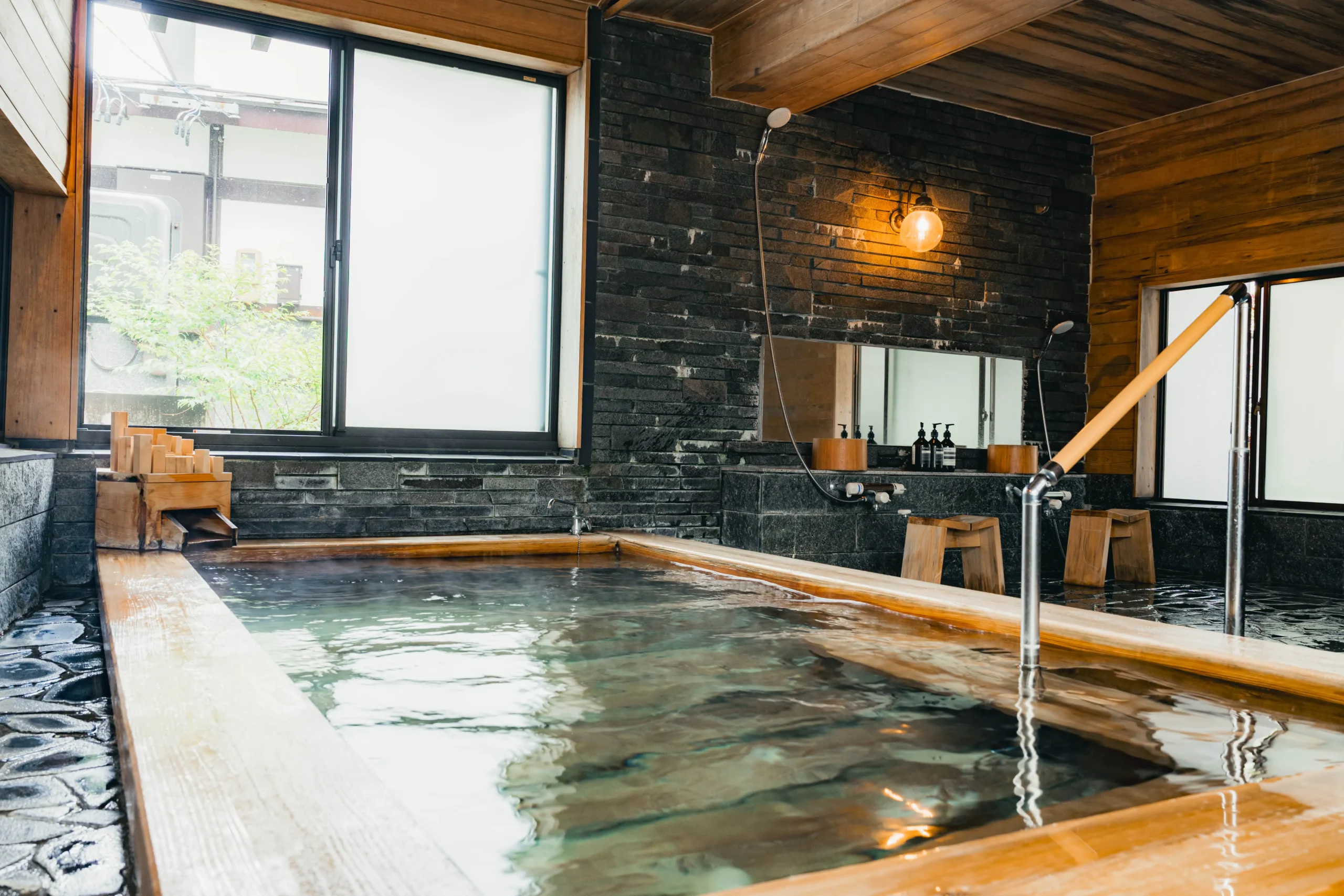 Cypress bath (hinoki-buro) 