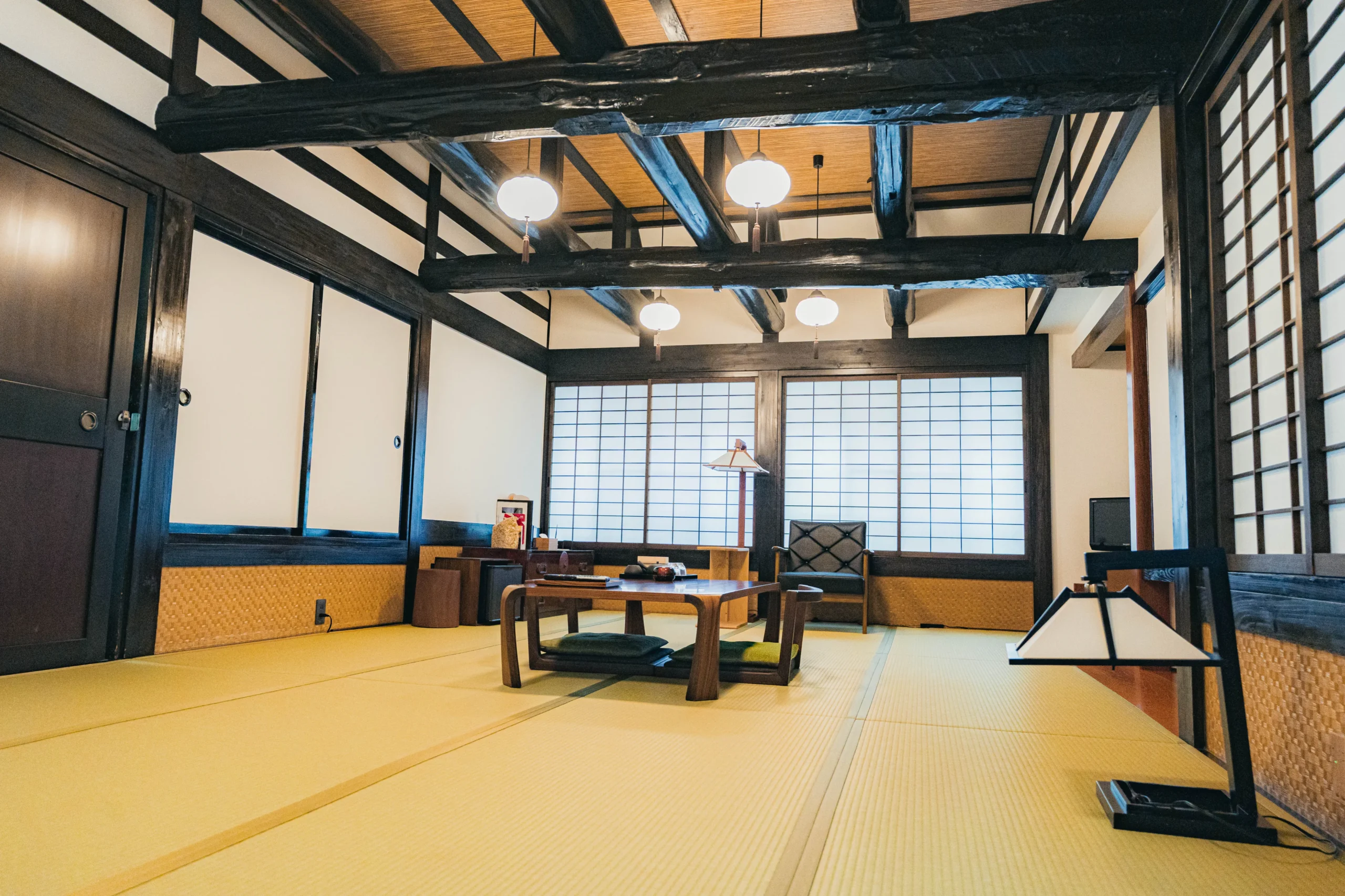 “Momiji Aoi” (Scarlet Hibiscus)