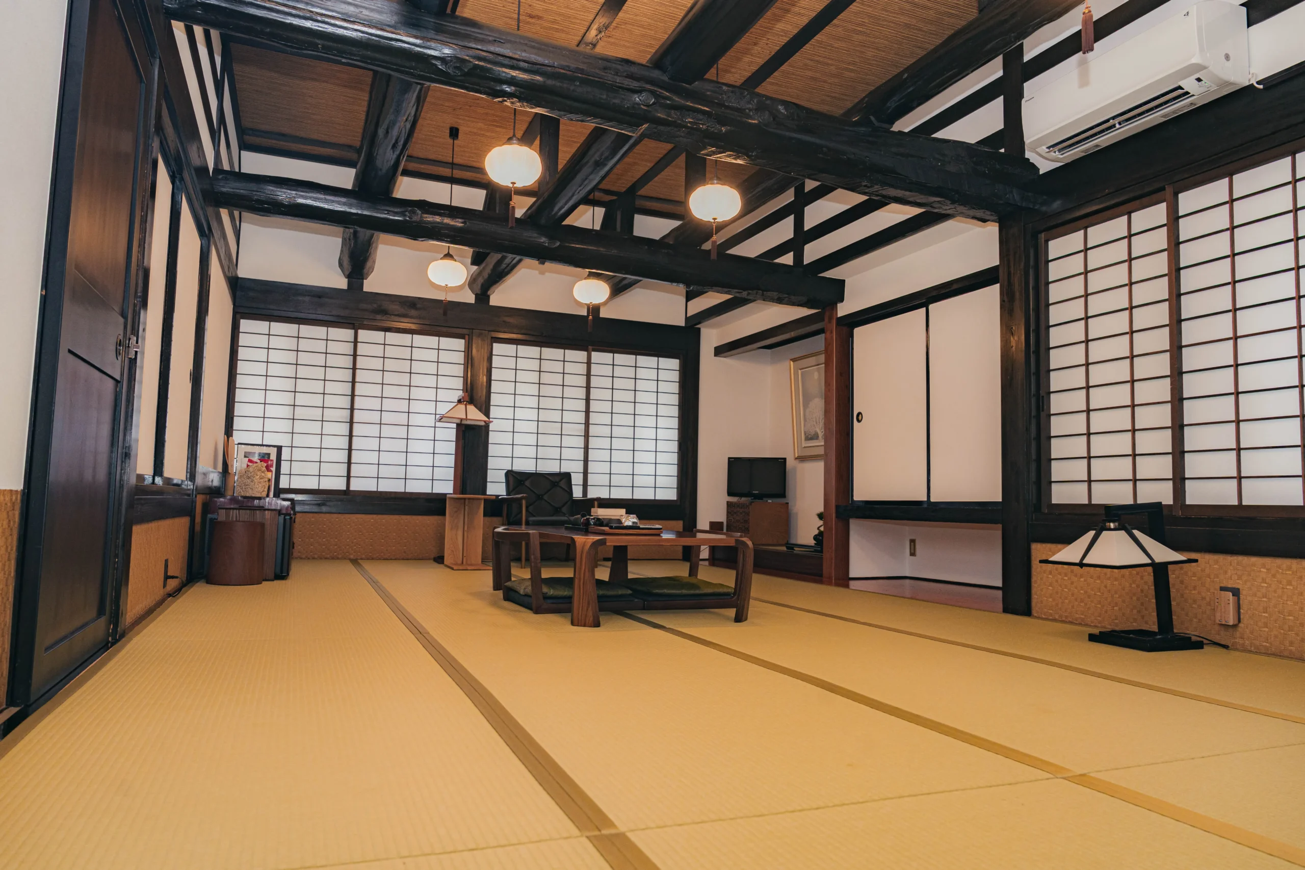 Japanese-Style Room “Momiji Aoi”