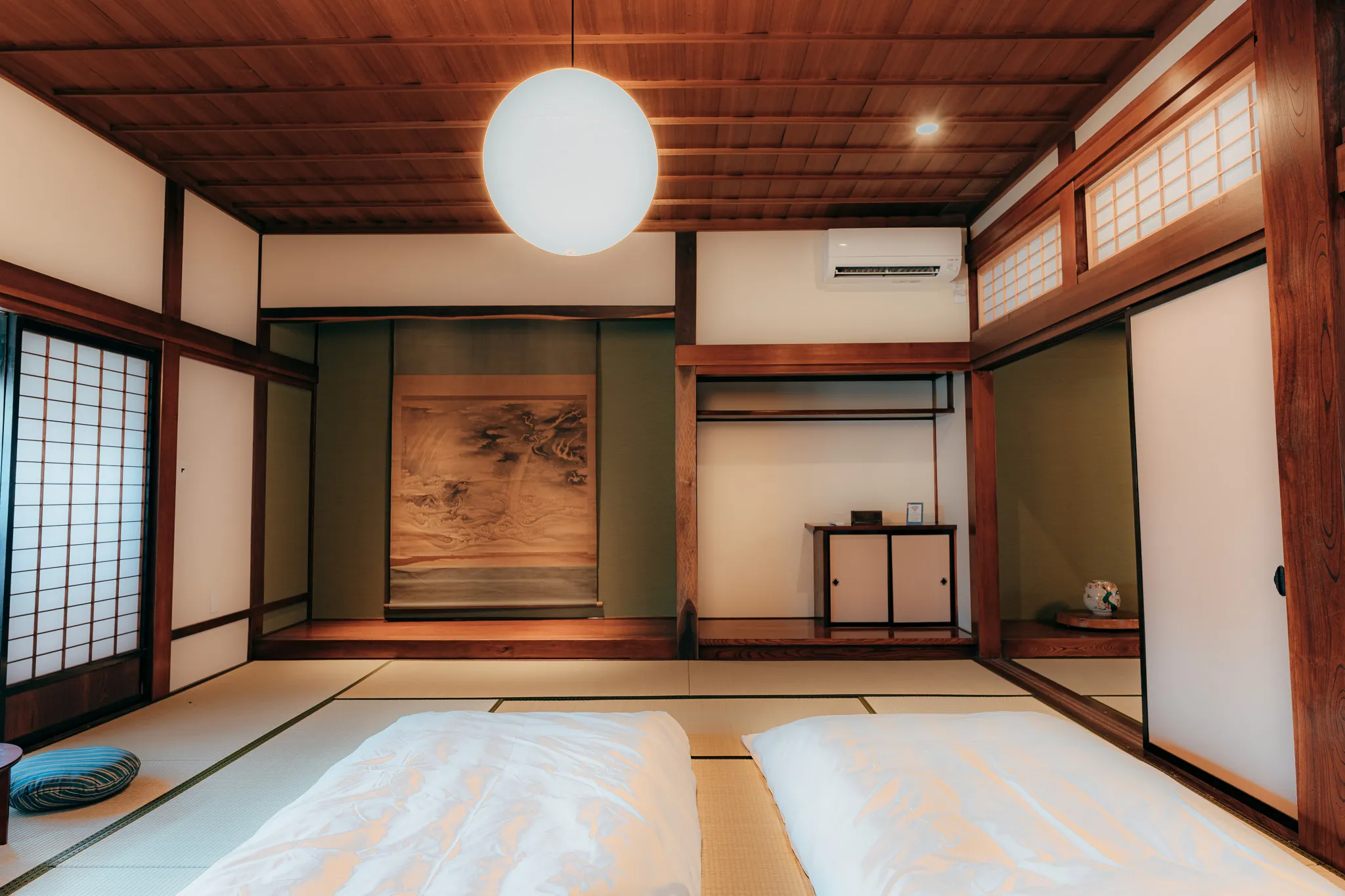 Accommodates up to 10 guests