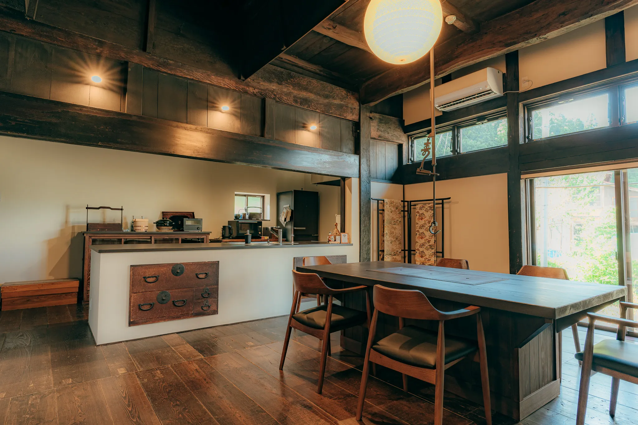 Dining area with an irori hearth