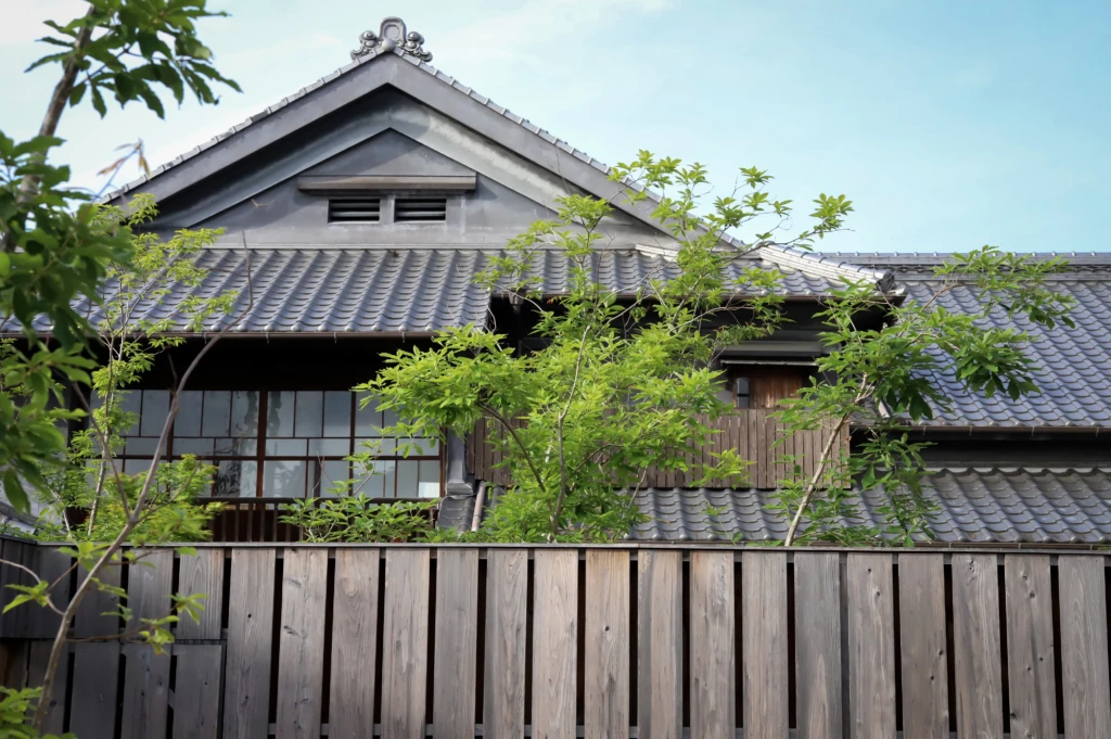 A 100-Year-Old Townhouse Blending into the Streets of Chikugo-Yoshii