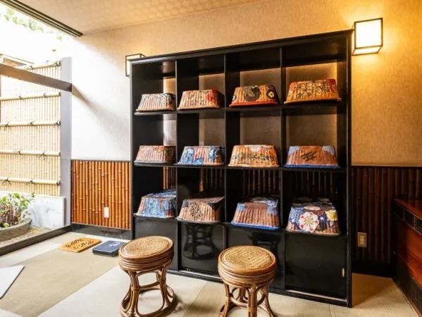 A spacious changing room with a refined Japanese atmosphere