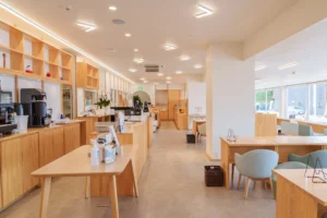 最多可容納64席