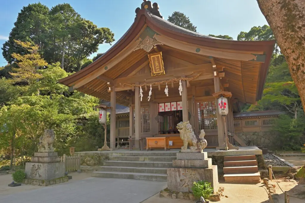 寶滿宮竈門神社